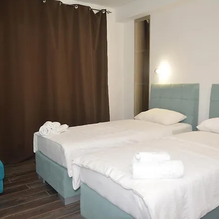 Boulevard Luxury Center אוהריד